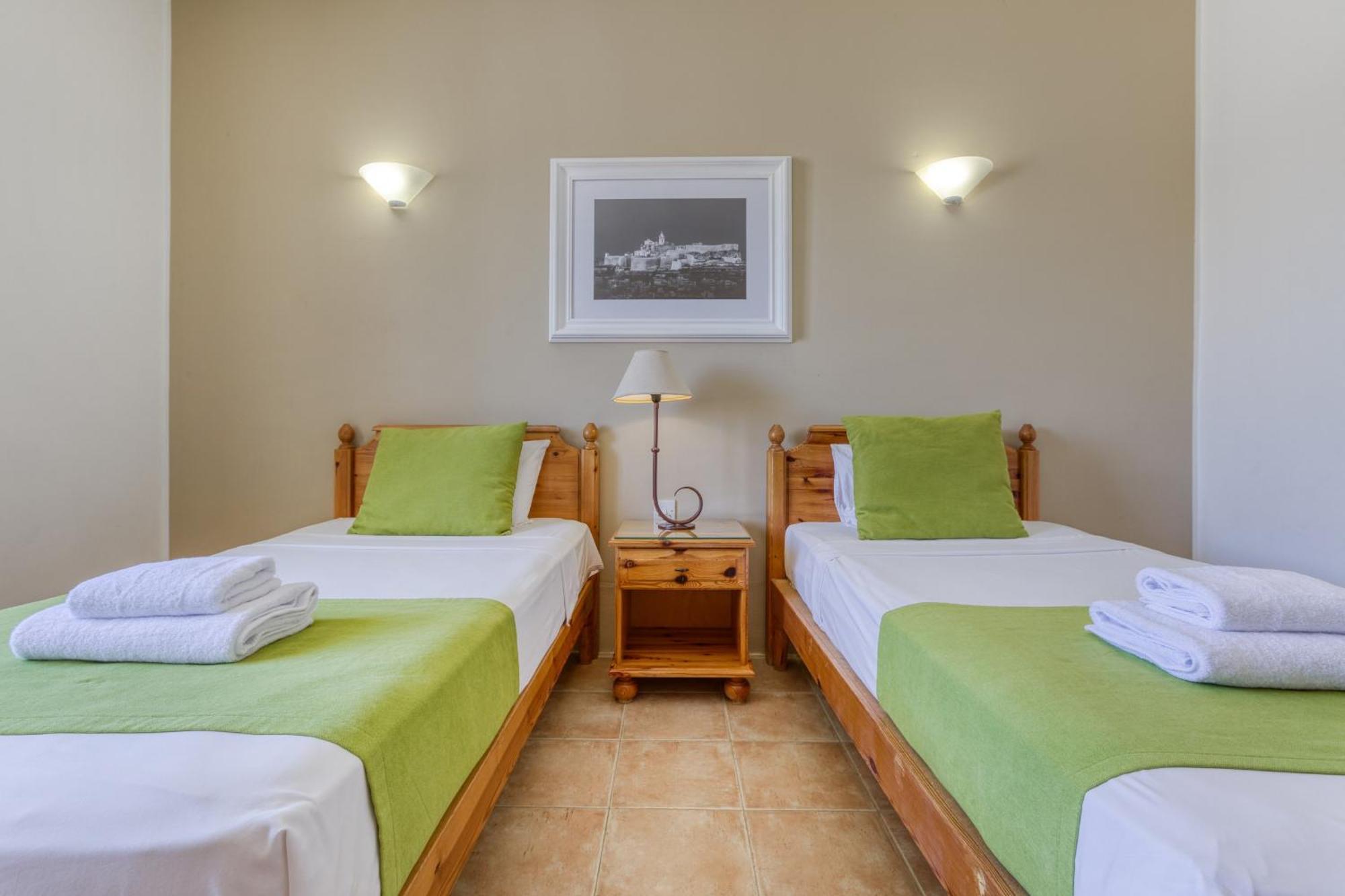 Ta Frenc Apartments Ghasri  Bagian luar foto