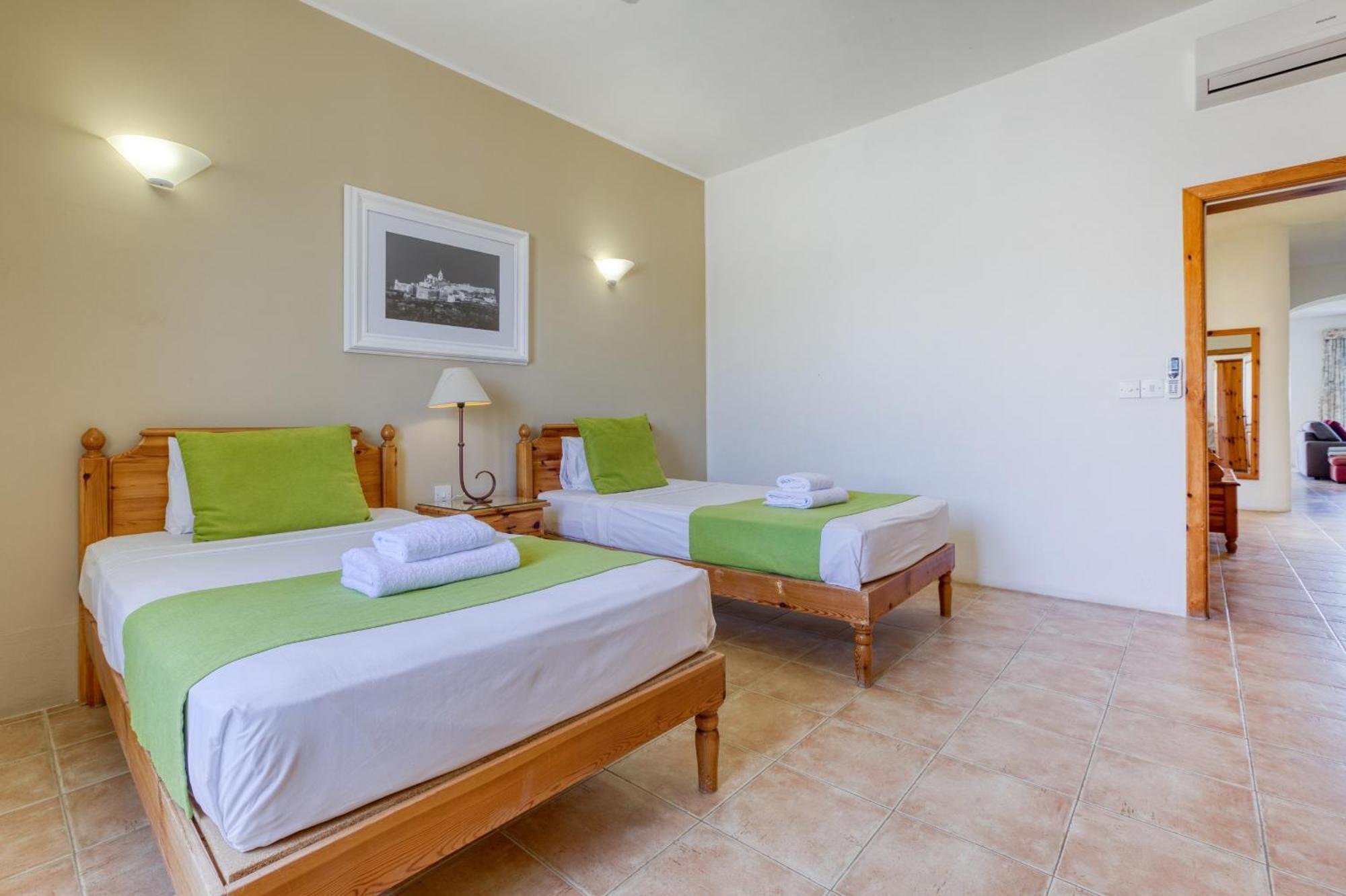 Ta Frenc Apartments Ghasri  Bagian luar foto